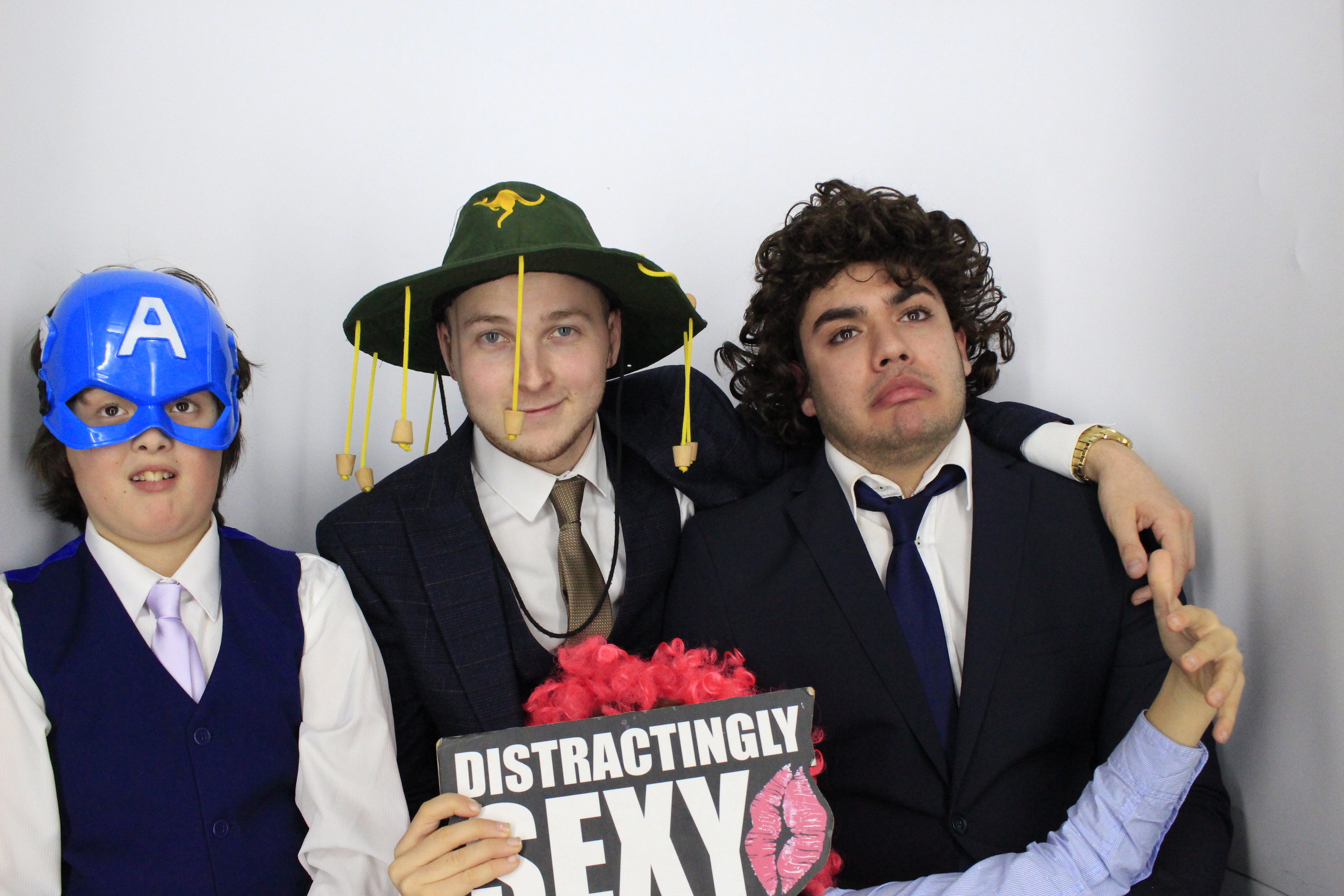 Simon & Muna  | View more photos from the event at gallery.myphotoboothexperience.co.uk/u/MyPhotoBoothExperienceLtd/Simon-Muna